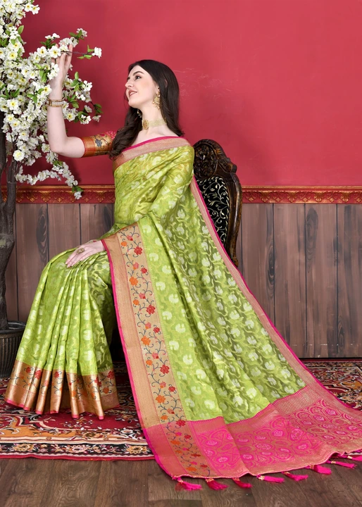 Beautiful banarasi silk saree green saree 💚 uploaded by Dhananjay Creations Pvt Ltd. on 2/20/2023