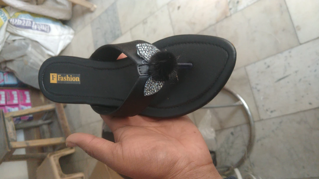 Flat vshape billi fool  uploaded by Shandaar footwear on 5/29/2024