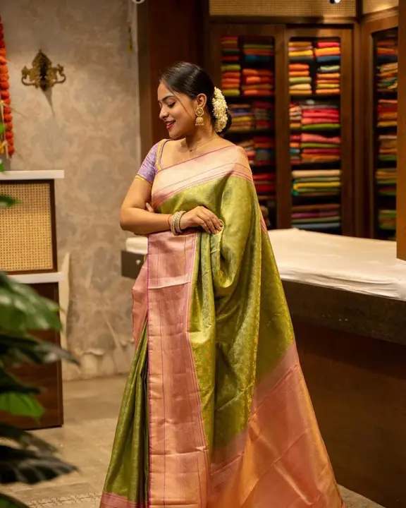 Beautiful banarasi silk saree green saree 💚 uploaded by Dhananjay Creations Pvt Ltd. on 2/22/2023
