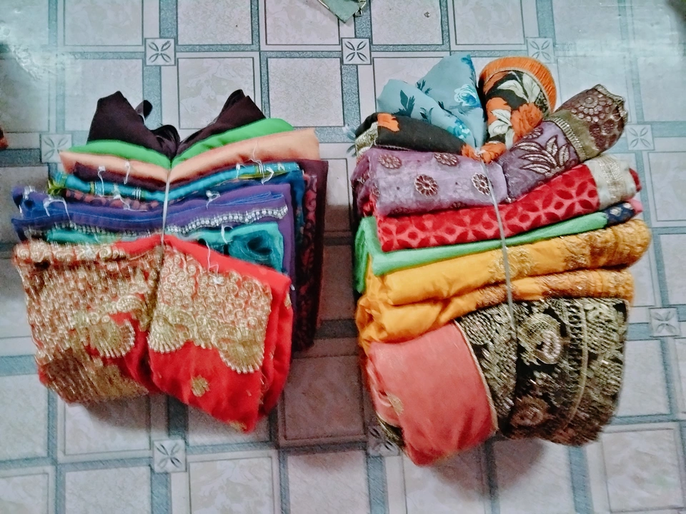 Product image of Mix lot sarees, price: Rs. 150, ID: mix-lot-sarees-862e63c2