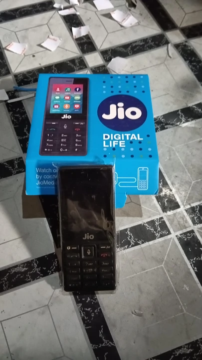 Jio F220 QC Chaking Box Mobile  uploaded by MRP MOBILE STORE B2B on 2/22/2023