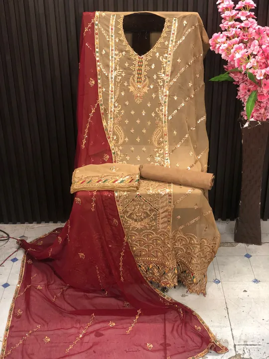 Post image I want 1-10 pieces of Suits and dress material at a total order value of 500. I am looking for Orginal Pakistani drss at bst price . Please send me price if you have this available.