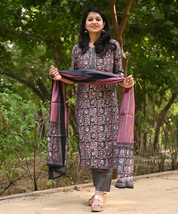 *Look absolutely bful in our new pure cotton kurta with pant paired with mulmul Dupatta*💃💃

*Wrok  uploaded by business on 2/24/2023