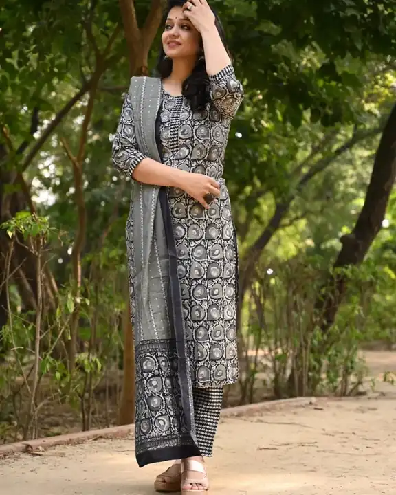 *Look absolutely bful in our new pure cotton kurta with pant paired with mulmul Dupatta*💃💃

*Wrok  uploaded by Saturn Fort Wears on 2/24/2023