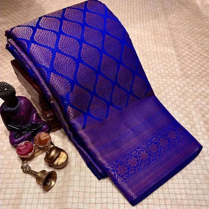 Post image *PRICE ONLY :- 800/-*
*FREE SHIPPING ALL INDIA🎁🎁*

*FABRIC DETAILS :-*

*FABRIC : SOFT LICHI SILK CLOTH.*

*DESIGN : BEAUTIFUL RICH PALLU &amp; JACQUARD WORK ON ALL OVER THE SAREE.*

*BLOUSE : EXCLUSIVE JACQUARD BORDER.*

 ➡️ *100% BEST QUALITY* ⬅️

👌 *Once Give Opportunity , Coustomer Satisfaction Is Our Goal*

*100% BEST QUALITY*
*PREMIUM QUALITY 👌🏻*
*BOOK YOUR ORDERS 📦*

*FULL STOCK AVAILABLE*
