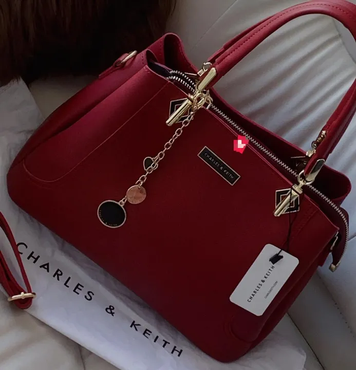 Post image *CHARLES &amp; KEITH HANDBAGS !! ❣️*
*SUPERB QUALITY 👌🏻*

COMES WITH FULL BRANDING , TRIPLE PARTITiON , BRANDED DUSTCOVER ALSO AVAILABLE !! 

SIZE @ 9 by 11 APPROX !! 

PRICE @ 1499/- 

SHIPPING Free