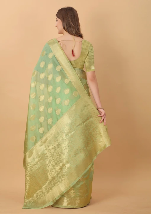 Beautiful green saree 💚 uploaded by Dhananjay Creations Pvt Ltd. on 2/25/2023