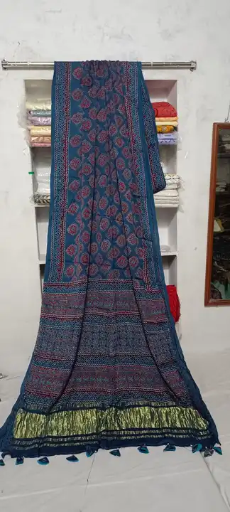 Ajrakh print hand block mulmul cotton saree

 uploaded by HEMA ART AND CRAFT on 2/25/2023