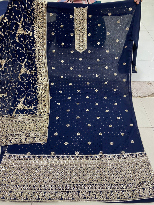 Blooming siquence zarkan pallu dupatta uploaded by Humera fashion on 2/25/2023