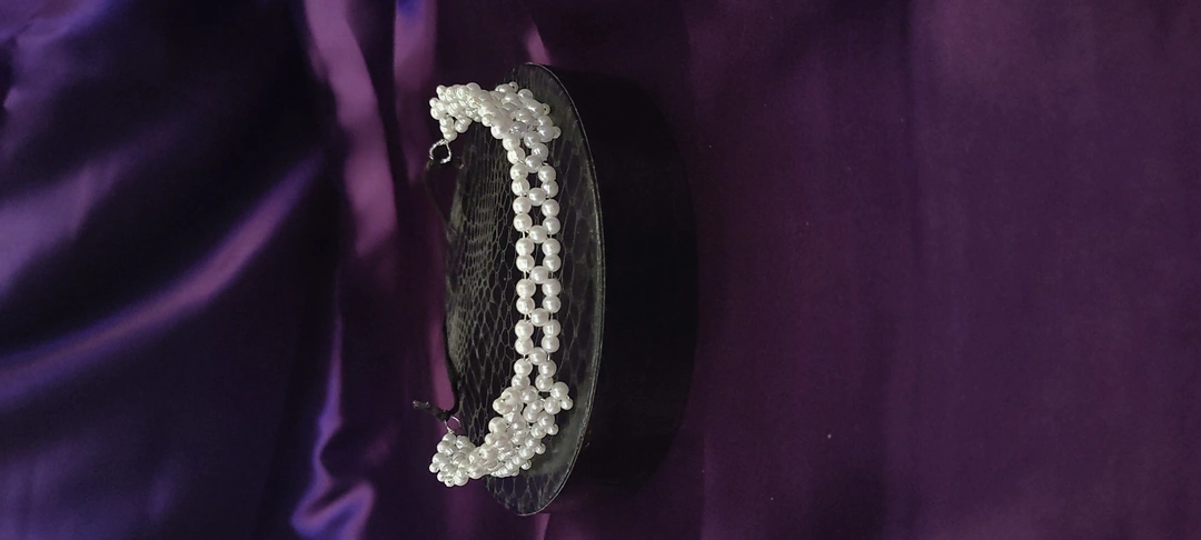 Product image of Handmade Pearl Tiaras, price: Rs. 130, ID: handmade-pearl-tiaras-ad7caa79