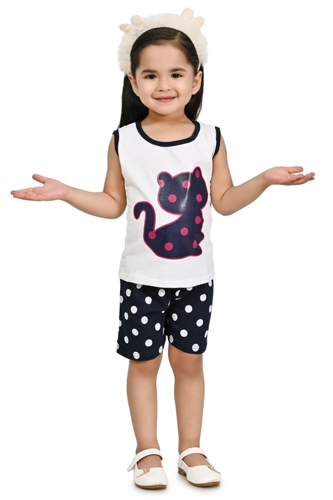 Product image of Girls top bottom set, price: Rs. 105, ID: girls-top-bottom-set-05e1cdbc