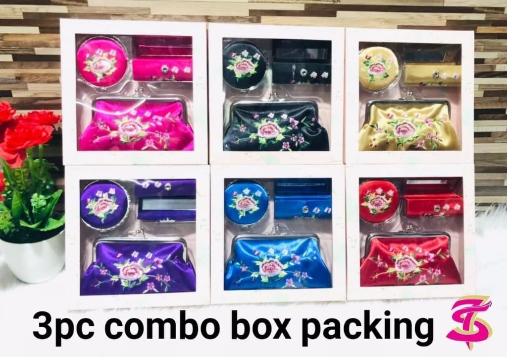Post image *3pc combo* *pack*Women* *Embrdoidery Mirror Lipstick Box Purse Three-piece Set The Portable Red Khaki* *Purple  Pink Black Blue  Make Up Bag Special*
*PRICE....480*+&amp;
Box packing cl
