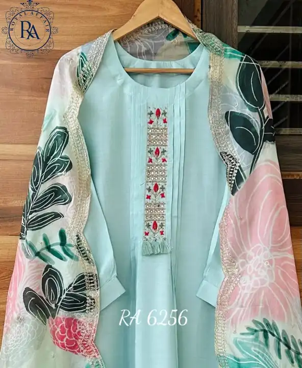 Post image RA 6256

Royal Affair presents 🌸

🌸 pure muslin semi stitched shirt with beautiful designer pattern with embroidery and tessells..

🌸shantoon bottom...

🌸pure tabby designer digital printed dupatta with beautiful embroidered scalloped border...

MSP 2790 freeshipping sn
