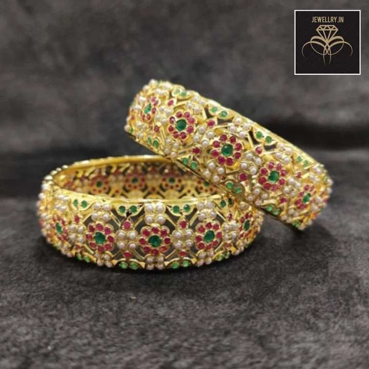 High quality Jadau bangles set for 2  uploaded by Jewellry.in UDHYAM-TS-02-0045573 on 2/28/2023