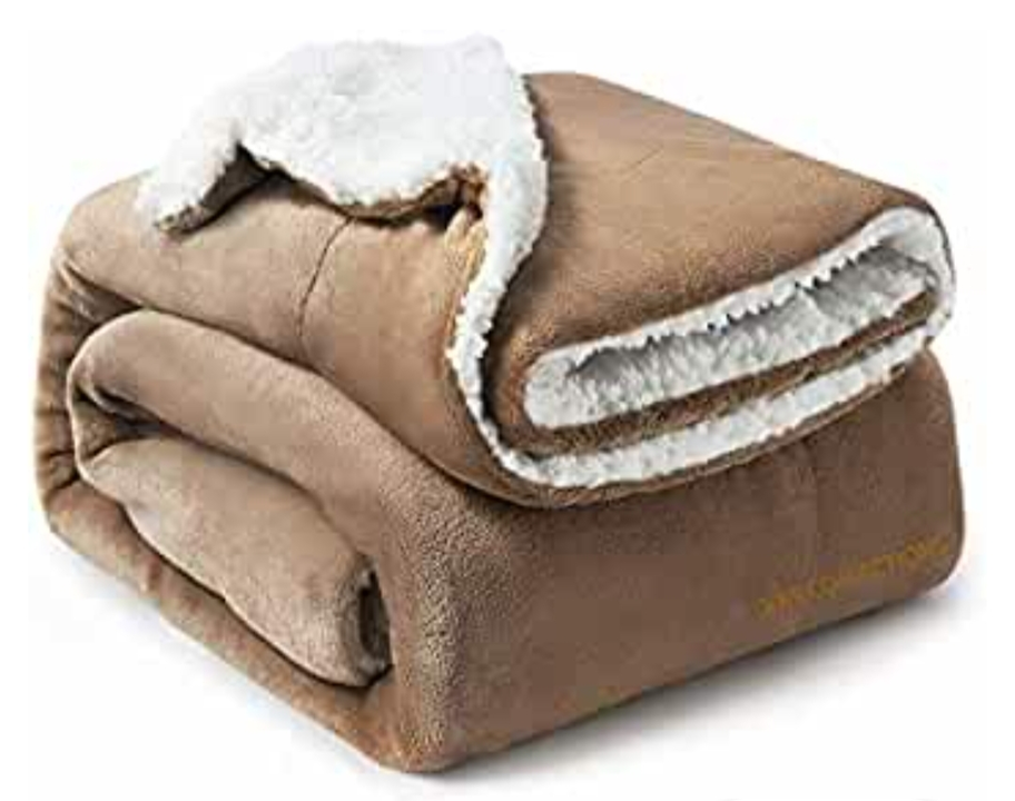 Falleno and white sherpa blanket  uploaded by Amit Handicrafts on 2/28/2023