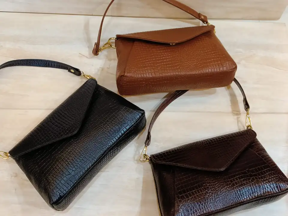 Ladies hand bag leather  uploaded by Arham enterprises on 5/29/2024