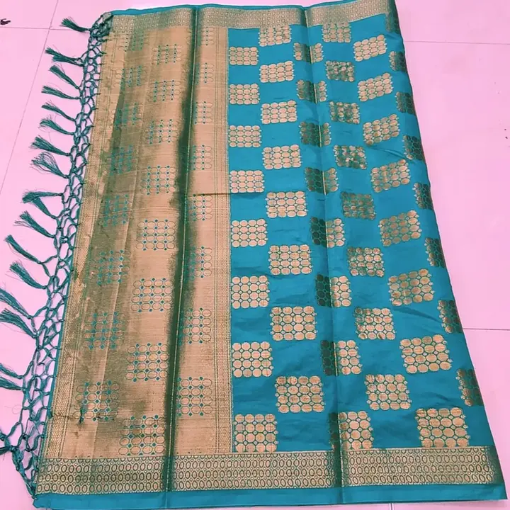 Fabric- banarshi nylon silk duptta
Width-  42"
Cut- 2.40 mtr
Rate-450/pcs uploaded by business on 3/2/2023