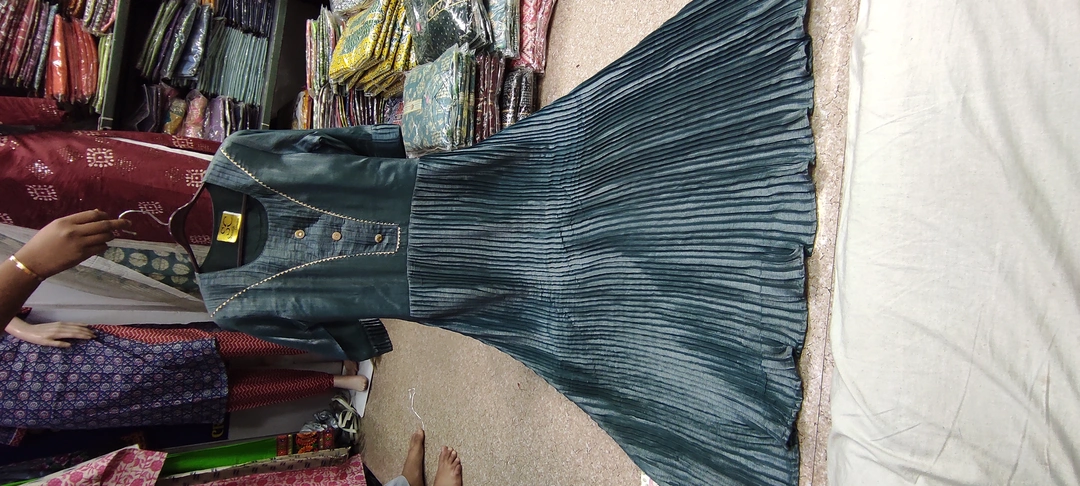 Boutique slipi design Gown uploaded by Swastik creation on 3/5/2023