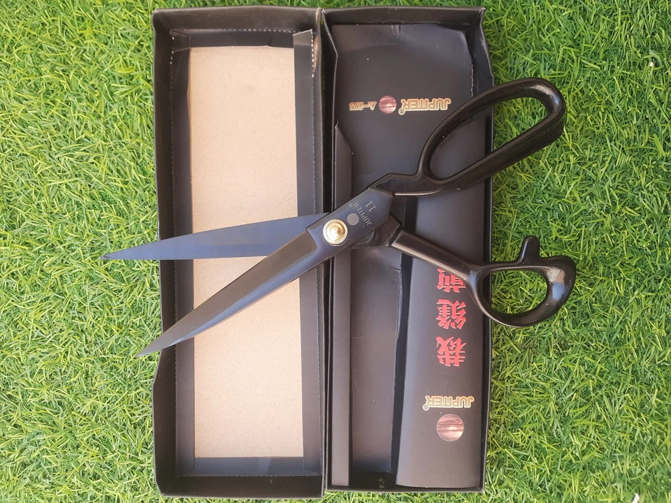 Tailor Scissor 11 inch uploaded by Shri Nath Trading Company on 3/5/2023