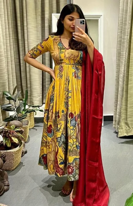 Party wear gown  uploaded by Sanskriti Fashion on 3/7/2023