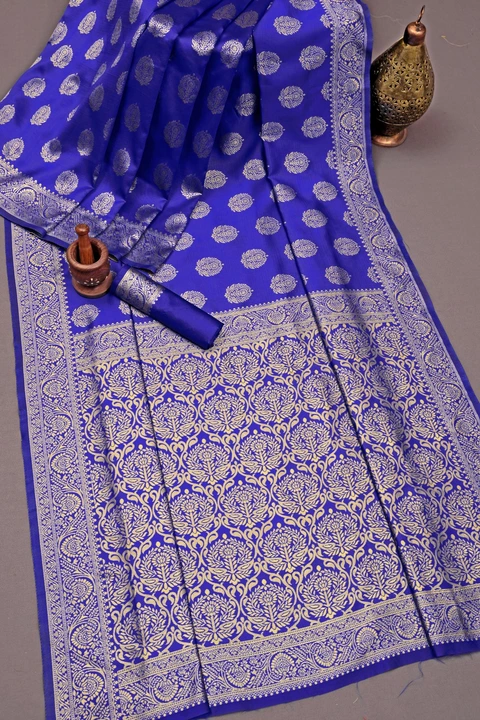 Woven self disign kanjivaram floral disign blouse  uploaded by Dhananjay Creations Pvt Ltd. on 3/9/2023
