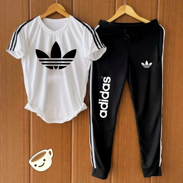 Product image of Tracksuit, price: Rs. 400, ID: tracksuit-0c3fa493