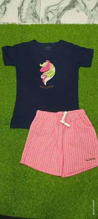 Product image of Girls Tshirt- Shorts set, price: Rs. 300, ID: girls-tshirt-shorts-set-2538de8d