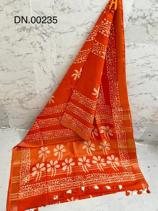 Cotton linen  Batique print Saree 

 uploaded by silk  saree on 3/10/2023