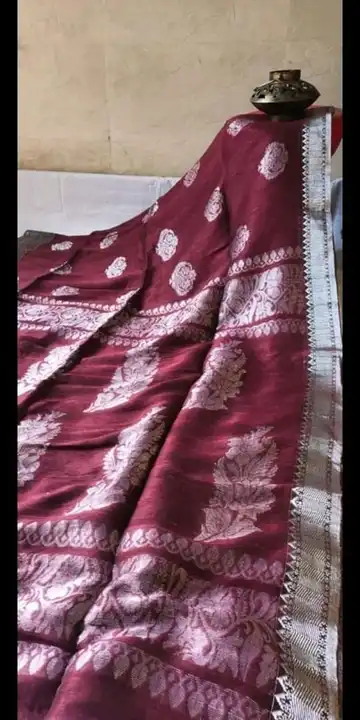 Organic linen Benarasi Saree and khadi cotton hand loom Saree  uploaded by Saree and other clothes on 3/12/2023