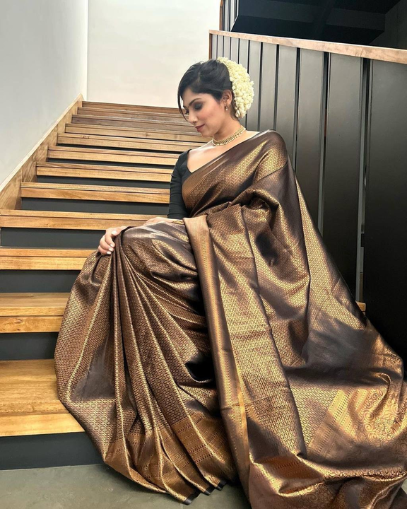 Allover zari design saree uploaded by DHANANJAY CREATIONS on 3/13/2023