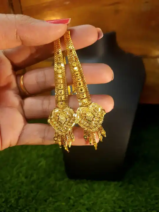 Post image I want 1000 pieces of Earrings at a total order value of 1000. I am looking for Eyarnigs . Please send me price if you have this available.