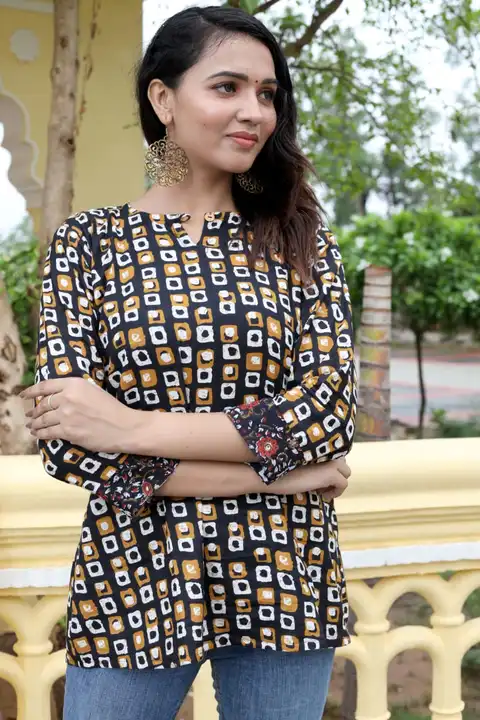 🍁 *New collection of cotton hand printed#TOP available...* 🍁

*Size = 36 to 46*
*Length = 26*
*Arm uploaded by Saiba hand block on 3/17/2023