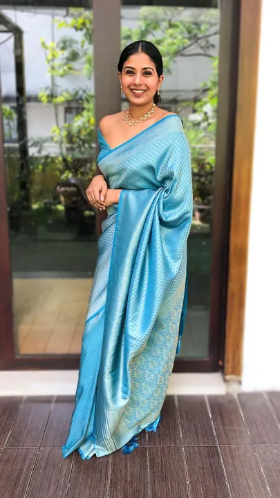 Blue New Traditional Lichi Silk Bridal Wear Banarsi Designer Saree

 uploaded by Ashokawholesellarfashionstore on 3/17/2023