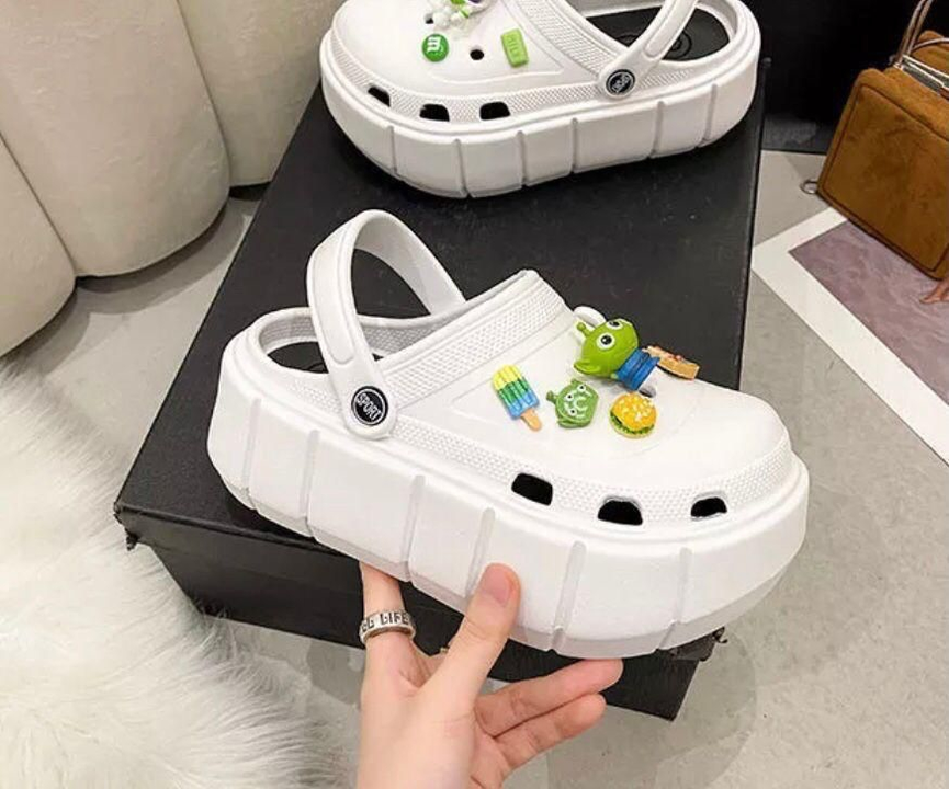 COMFORT CROCS FOR GIRLS IN STOCK uploaded by Women_wholesale_hub on 3/18/2023