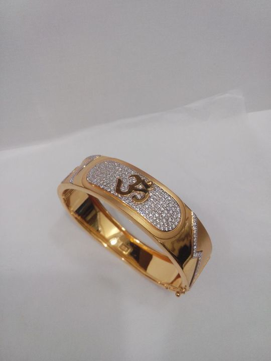 Gold unisex bracelet uploaded by Thordiam Jewellery on 2/27/2021
