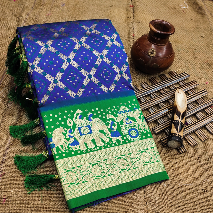 *🦚Palakhi - Patola 🦚*
Murti 
Fabric :- Pure Silk Patola Design weawing all over the saree 
Rich Za uploaded by Divya Fashion on 3/19/2023