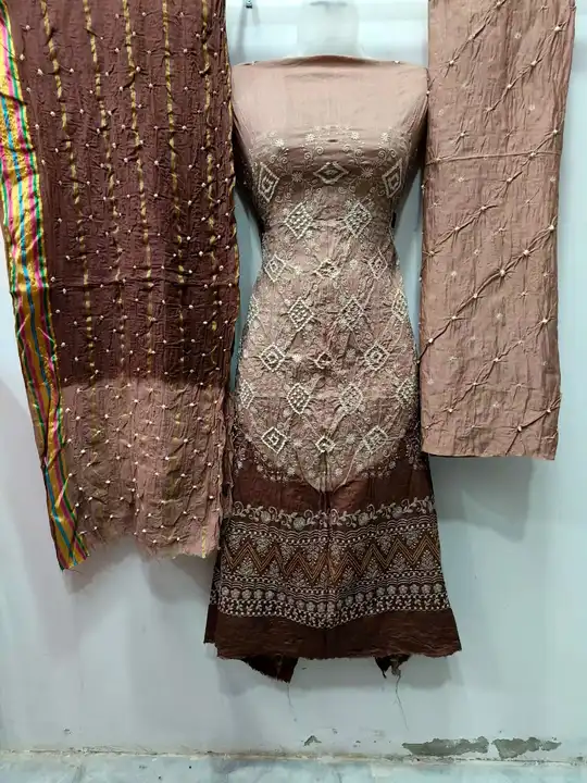Post image Shuit sartin lakhnavi work with barik sarkam bandhej vimko sead*

*Bottom full bandhej*

*Dupatta jari patti with bandhej*

*New colours consept*

*Seading meaching colours*

*With best price 980/+shipping*

*DM for set price*

*Don't hold book fast ⏩*

☘️☘️☘️☘️☘️☘️☘️☘️☘️☘️