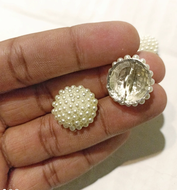 Metal button with pearl pasted uploaded by Shree Shakti Collection on 3/19/2023