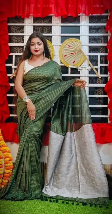 All over Zari check Handloom saree uploaded by Piku textile on 3/20/2023