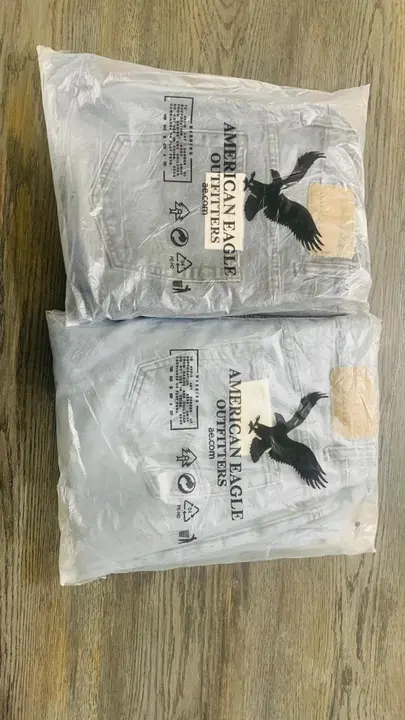 Post image Fresh Arrivals :- 100% Original Mens Branded Jeans.

Brand :- AMERICAN EAGLE

Size :- 28 To 38

Fabric :- 98% Cotton &amp; 2% Spandex 

Rate :- 650/-

MOQ :- 50 pcs

Very limited stock please Book ASAP

FIRST COME FIRST SERVED😎