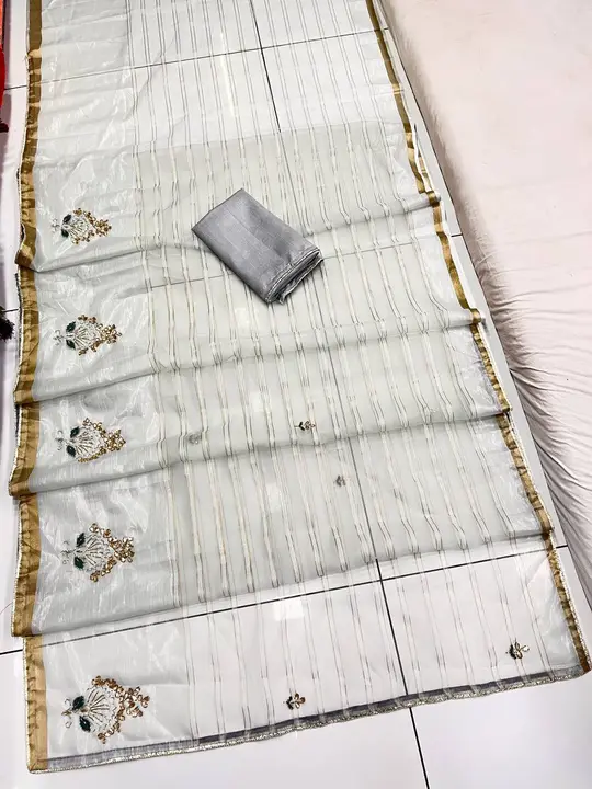 Organza saree with handwork+courier charges alag se uploaded by Shreekala Designer  on 3/20/2023