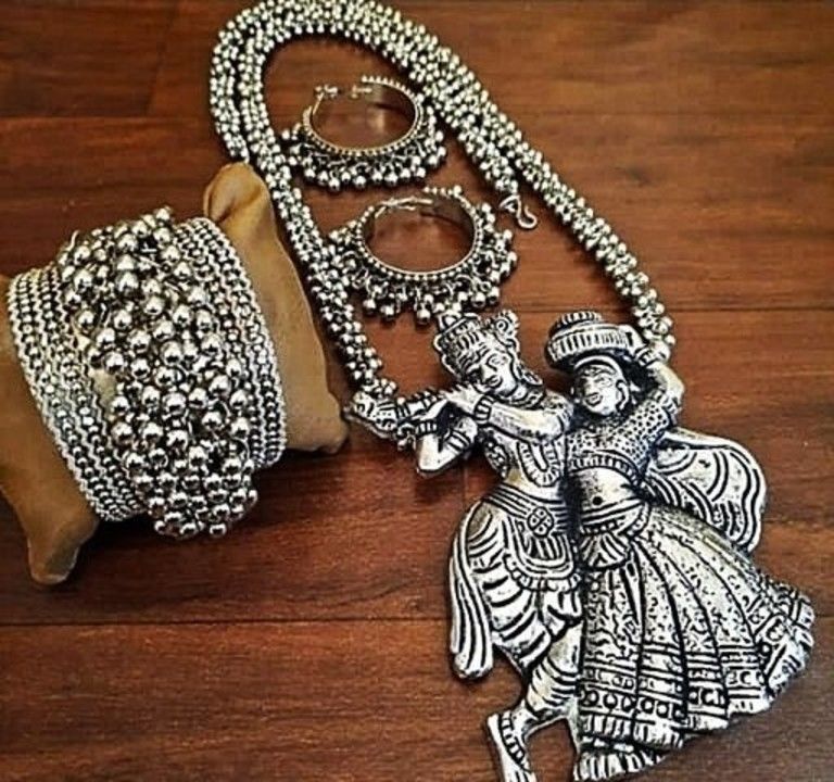 Women fashion jewellery uploaded by Angel on 2/28/2021