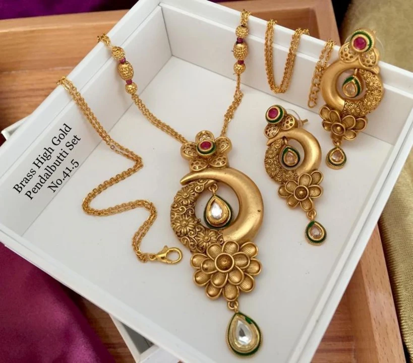 Jewellery set  uploaded by Berlin india on 3/22/2023