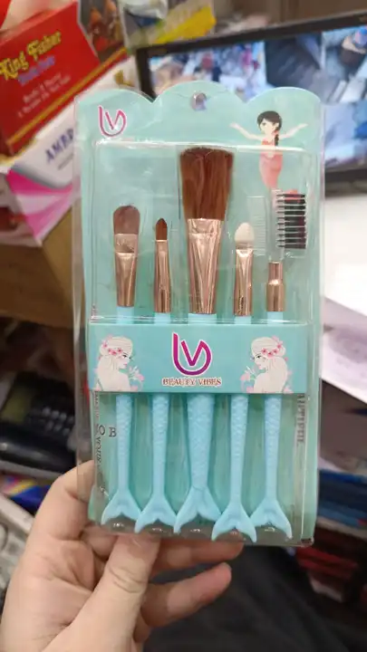 MAKE UP BRUSHES SET uploaded by business on 3/22/2023