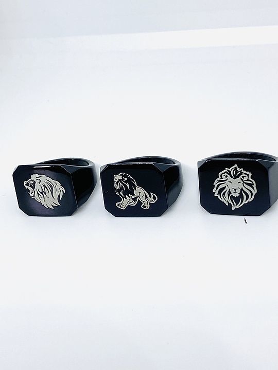 Lion King black matte signet rings uploaded by Traders on 7/10/2020