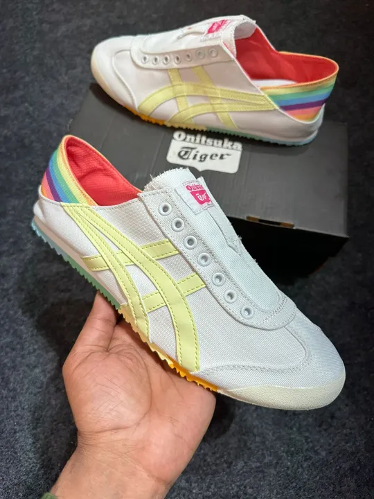 Post image Onitsuka 🐅   
All sizes available 41-42-43-44-45.  2400rs.  🔝 hi end quality next to og 10@mirror copy live pics and videos as stores quality