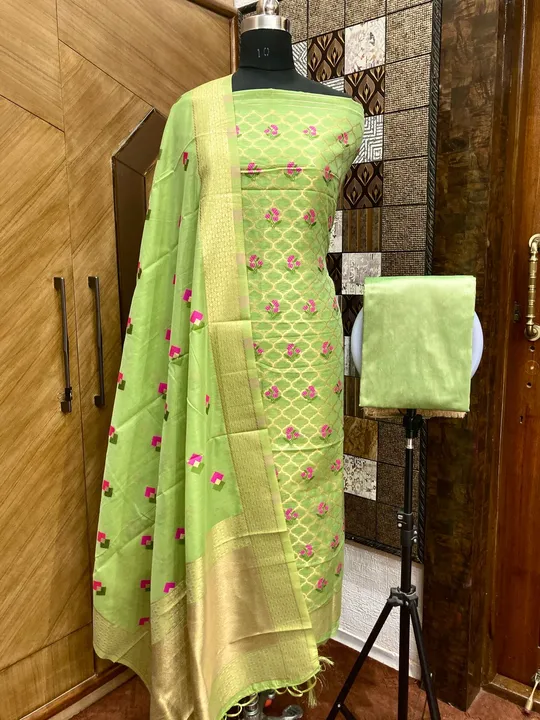Banarasi cottan suite  uploaded by Zainab fashion on 3/23/2023