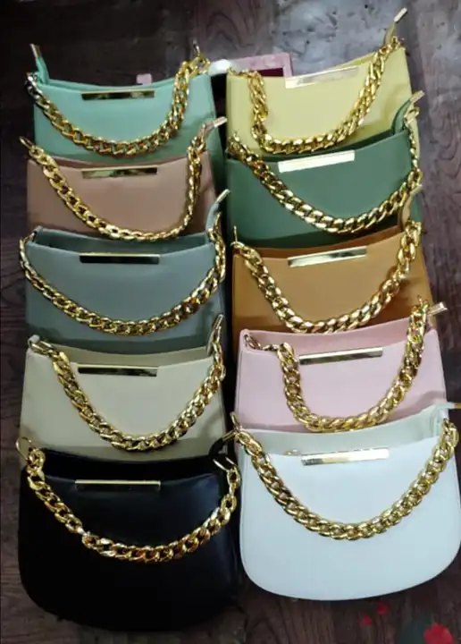 Sling gold chain purse uploaded by business on 3/26/2023