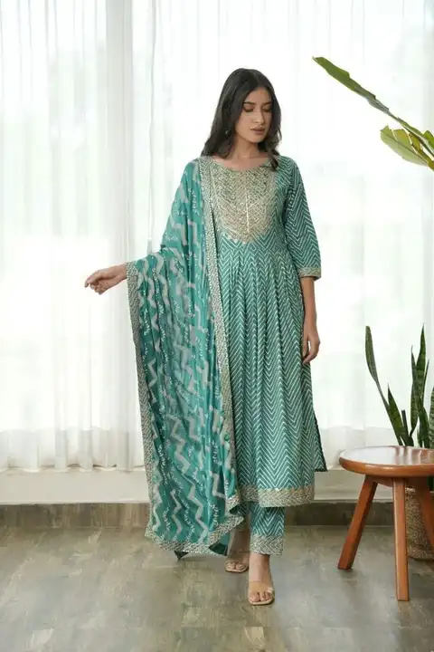 Product image of M to XXL, Rayon Fabric zigzag Printed Straight Kurti Naira Cut With Pant And Printed Dupatta 3pis se, price: Rs. 699, ID: m-to-xxl-rayon-fabric-zigzag-printed-straight-kurti-naira-cut-with-pant-and-printed-dupatta-3pis-se-3d4b8967