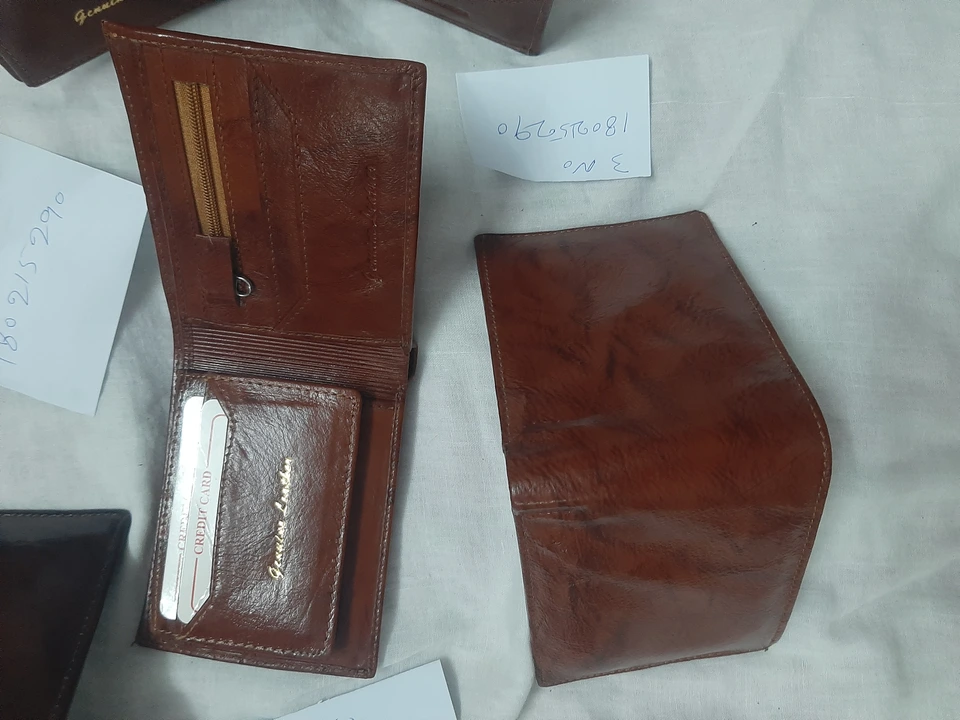 Original leather wilet  uploaded by business on 3/27/2023